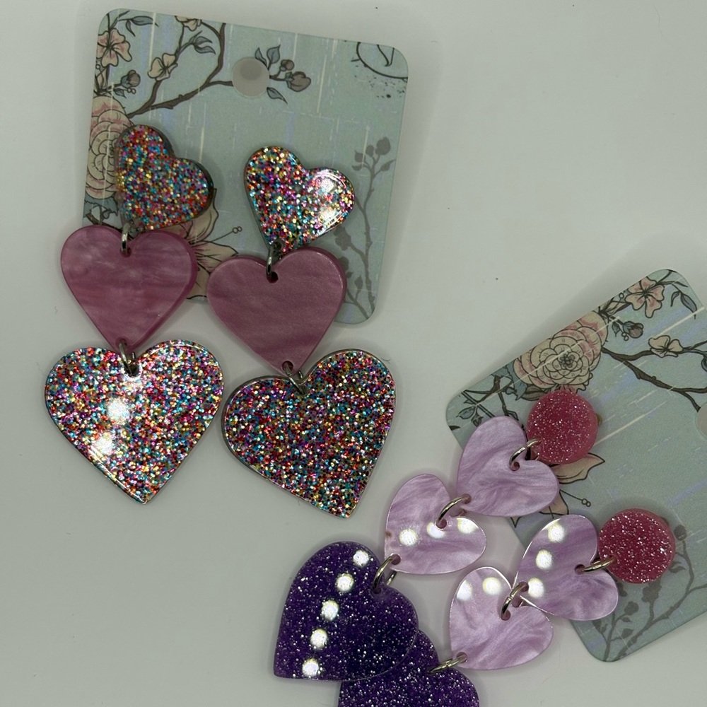 98- 2paors of glitter Heart Earrings